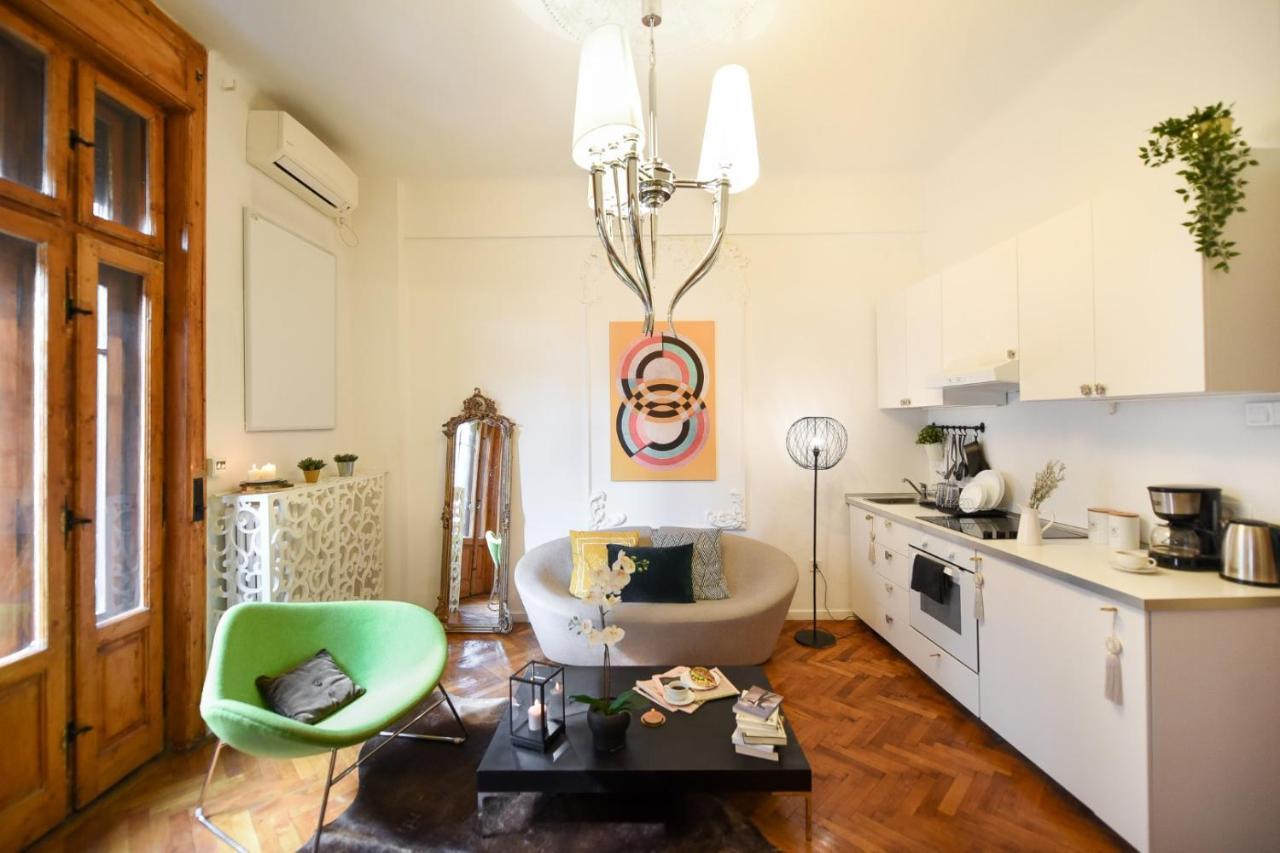 Vintage Elegance, Modern Comfort: 1Br Apartment Overlooking Calea Victoriei Бухарест Екстер'єр фото