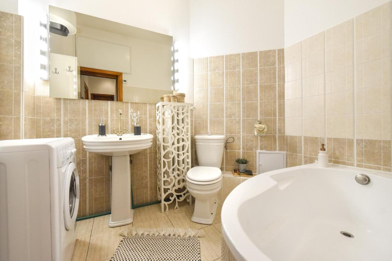 Vintage Elegance, Modern Comfort: 1Br Apartment Overlooking Calea Victoriei Бухарест Екстер'єр фото