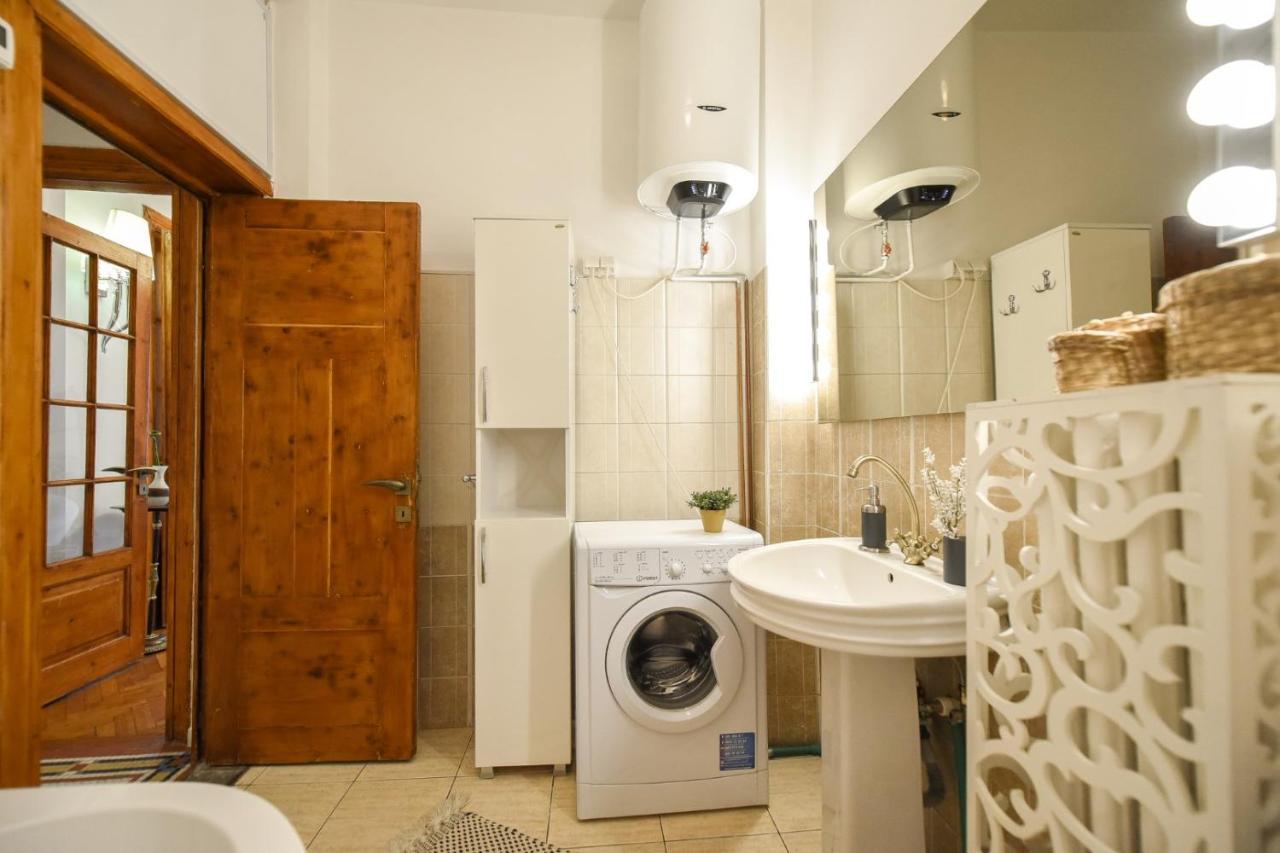 Vintage Elegance, Modern Comfort: 1Br Apartment Overlooking Calea Victoriei Бухарест Екстер'єр фото